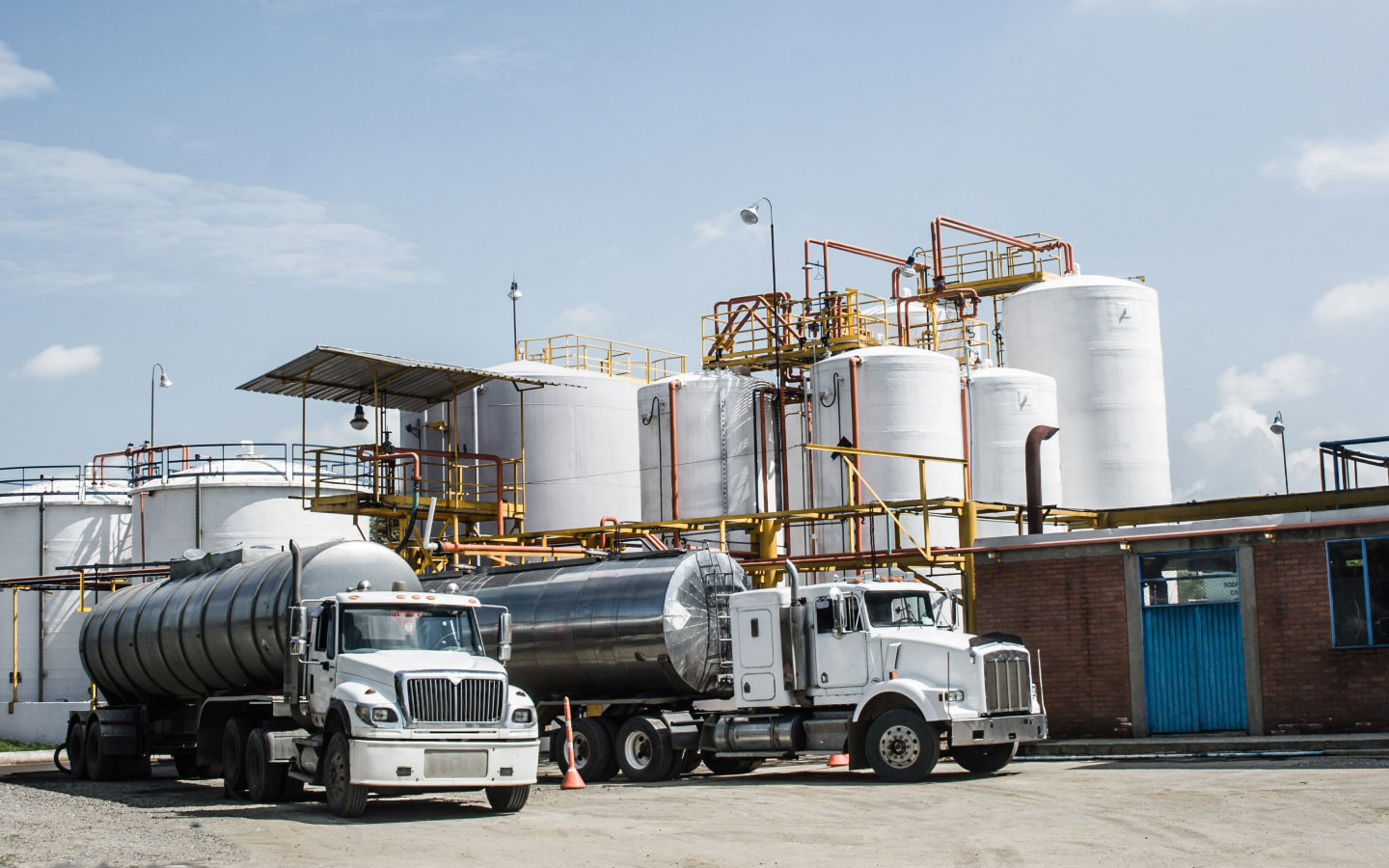 What's the most common mode of oil transportation? | Motive