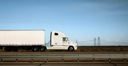 Reefer vs dry van trailer: pros and cons.