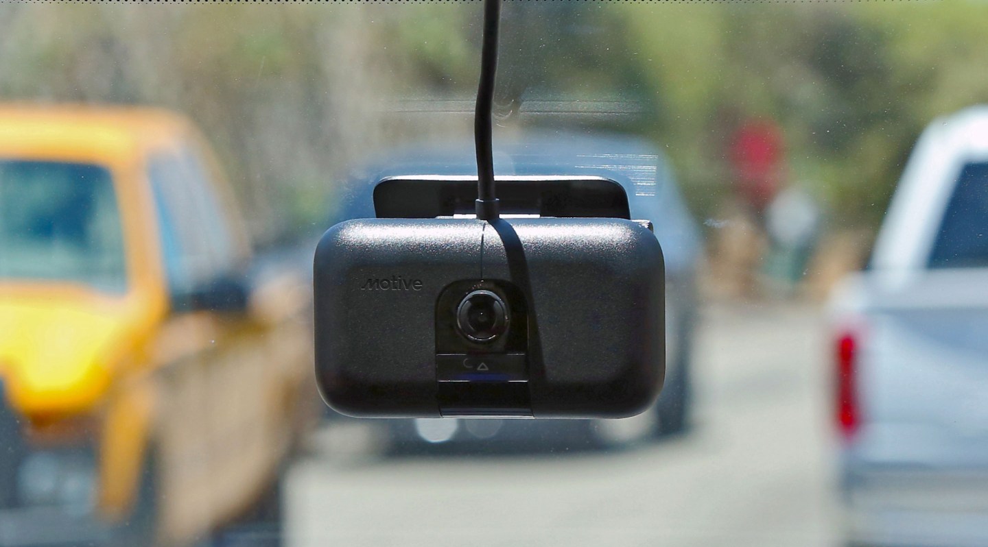 Wireless Dash Cam: A Complete Buying Guide - Eyewitness Dashcams