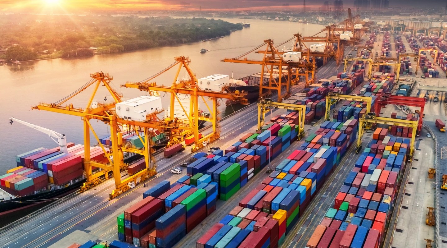 The 2024 U.S. Port Strike: How it will impact your business and the flow of goods.
