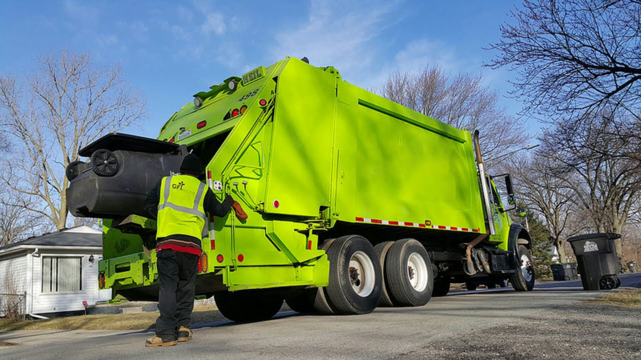 Waste management fleet safety guide to reduce accidents and improve performance.