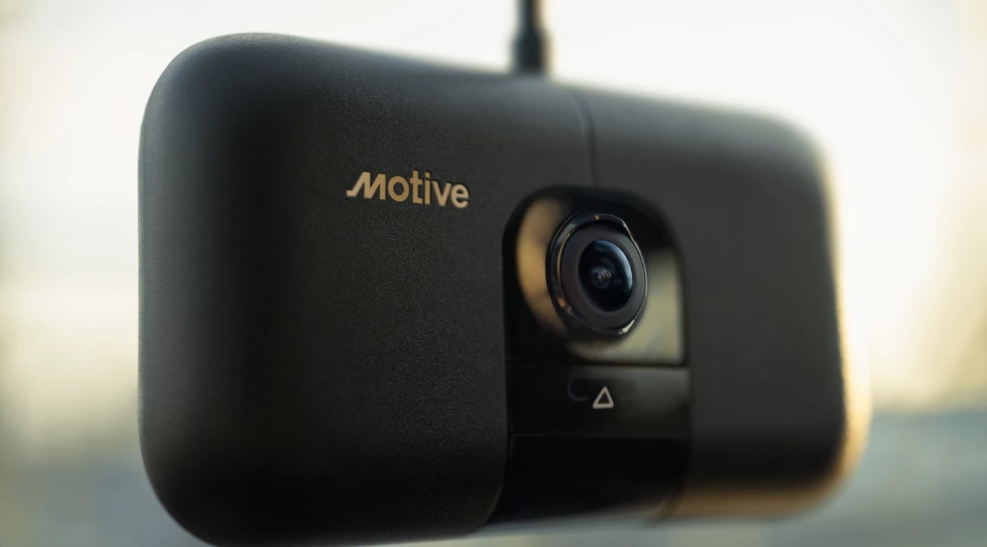 How to improve passenger transit safety with AI Dashcams.