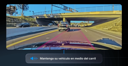 Detecta signos de fatiga y distracciones al volante de forma temprana con la Detección de Desvío de Carril impulsada por IA de Motive.