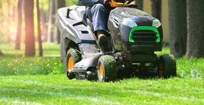 Essential guide to landscaping fleet telematics and GPS tracking.