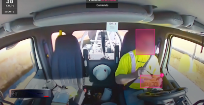 Detecta y reduce una de las distracciones al volante más comunes, con el poder de la IA.