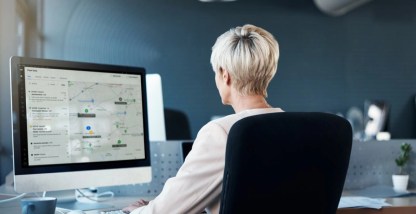 Landscaping dispatch software: How to keep crews moving with GPS visibility.